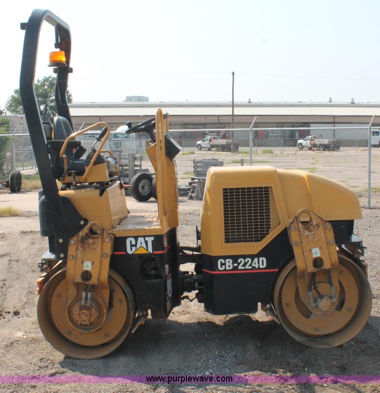 image for item I8215 2002 Caterpillar CB-224D articulated vibratory smooth drum roller
