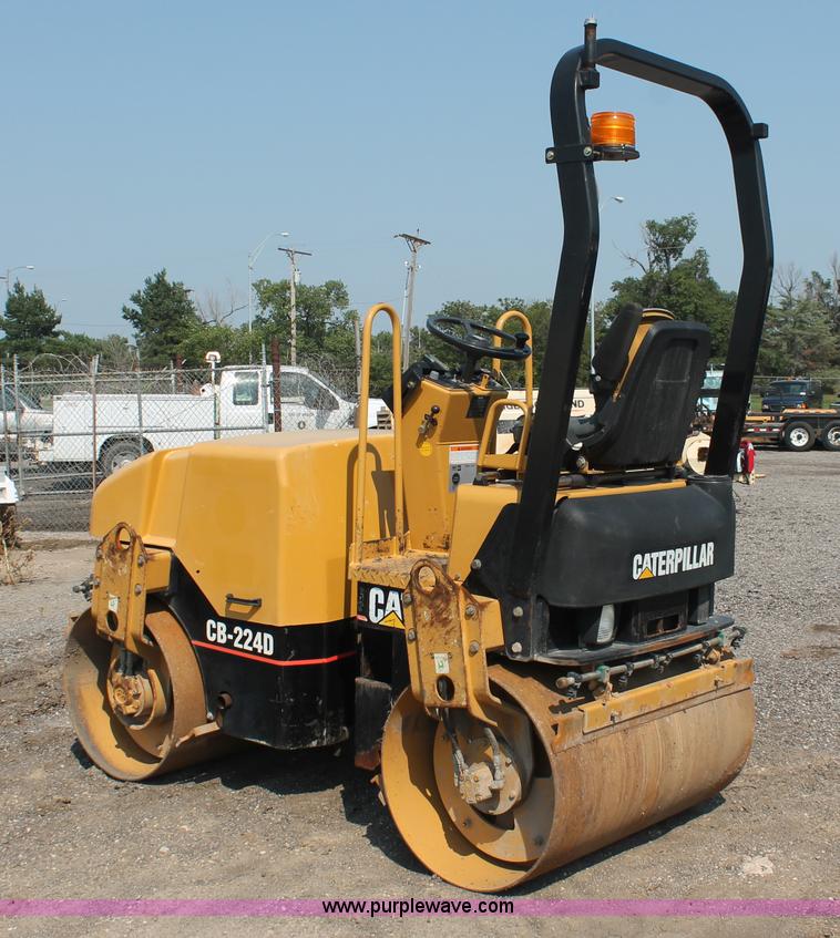 image for item I8215 2002 Caterpillar CB-224D articulated vibratory smooth drum roller