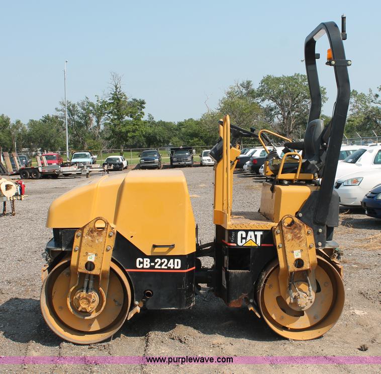 image for item I8215 2002 Caterpillar CB-224D articulated vibratory smooth drum roller