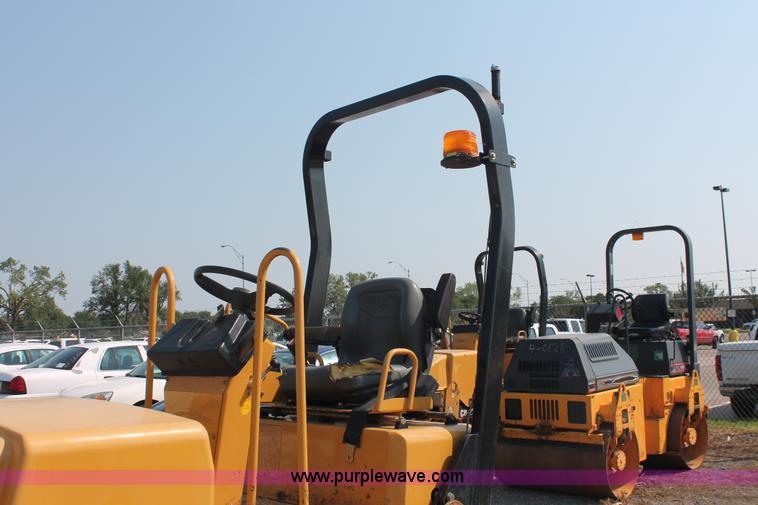 image for item I8215 2002 Caterpillar CB-224D articulated vibratory smooth drum roller