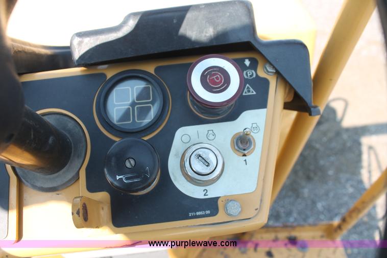 image for item I8215 2002 Caterpillar CB-224D articulated vibratory smooth drum roller