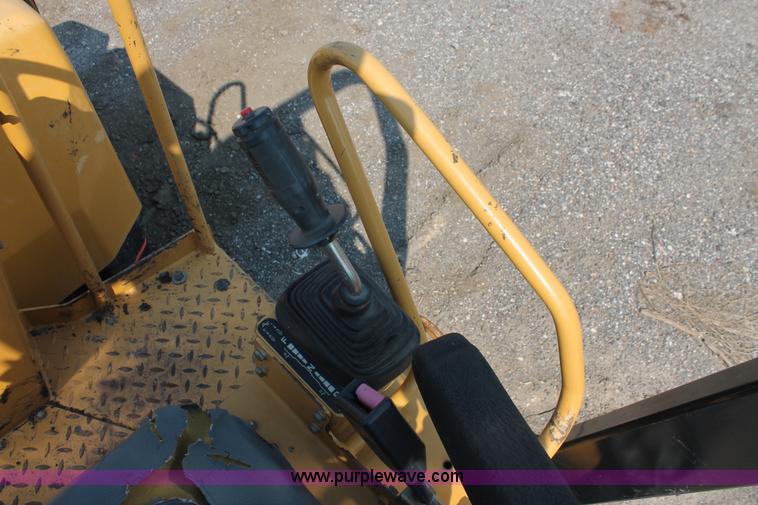 image for item I8215 2002 Caterpillar CB-224D articulated vibratory smooth drum roller