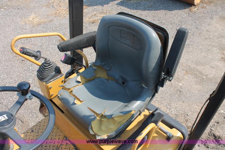 image for item I8215 2002 Caterpillar CB-224D articulated vibratory smooth drum roller