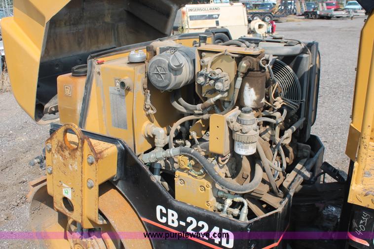 image for item I8215 2002 Caterpillar CB-224D articulated vibratory smooth drum roller