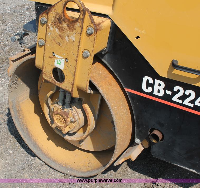 image for item I8215 2002 Caterpillar CB-224D articulated vibratory smooth drum roller