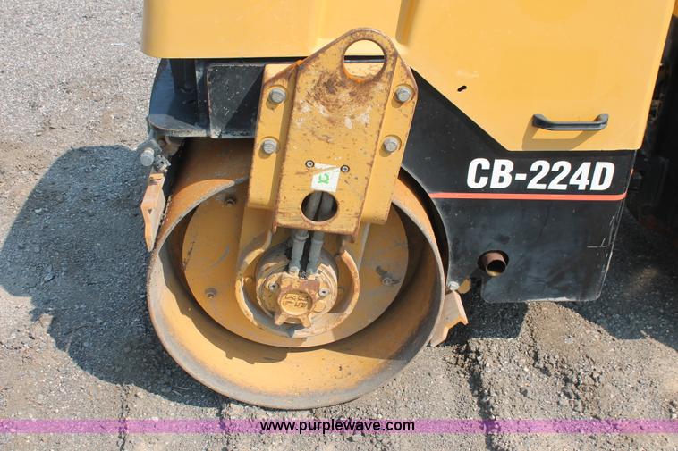 image for item I8215 2002 Caterpillar CB-224D articulated vibratory smooth drum roller