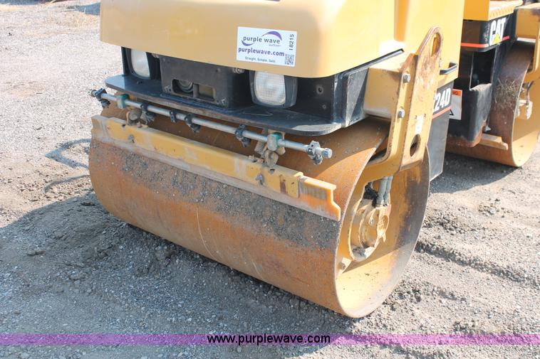 image for item I8215 2002 Caterpillar CB-224D articulated vibratory smooth drum roller