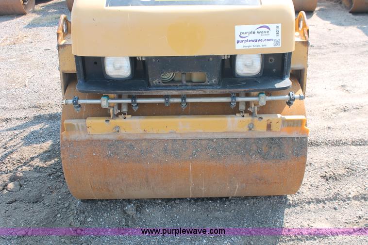 image for item I8215 2002 Caterpillar CB-224D articulated vibratory smooth drum roller