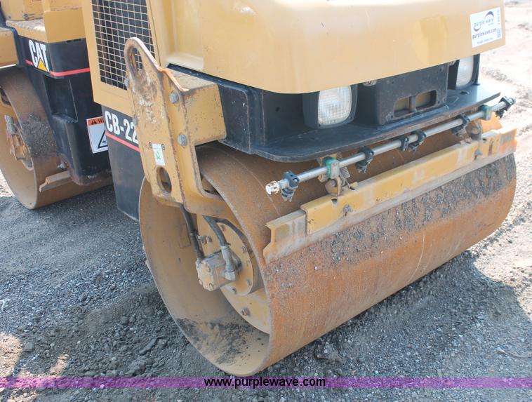 image for item I8215 2002 Caterpillar CB-224D articulated vibratory smooth drum roller