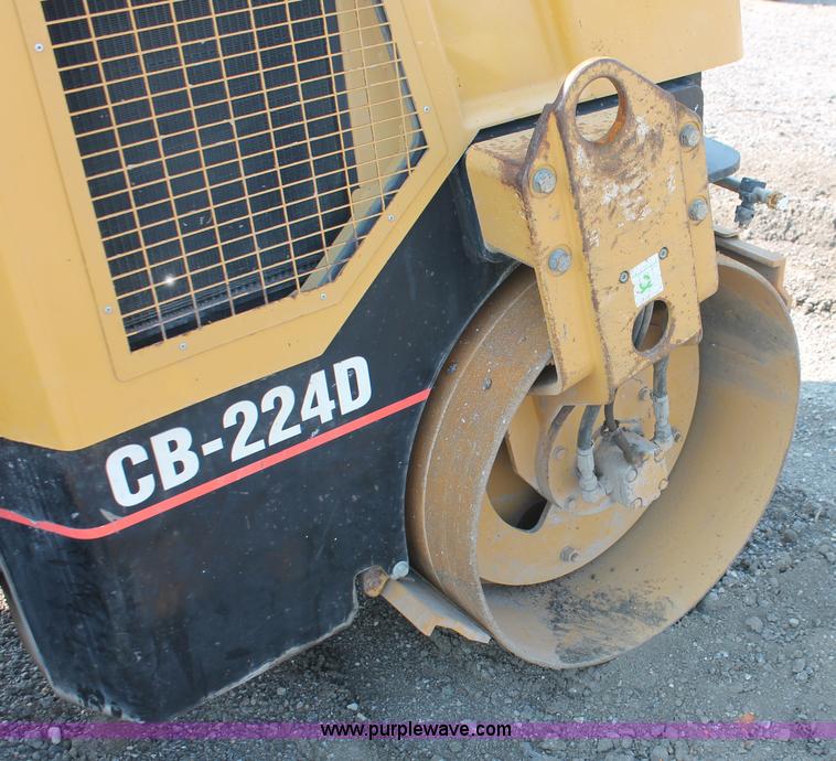 image for item I8215 2002 Caterpillar CB-224D articulated vibratory smooth drum roller