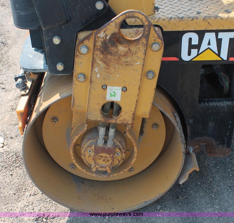 image for item I8215 2002 Caterpillar CB-224D articulated vibratory smooth drum roller