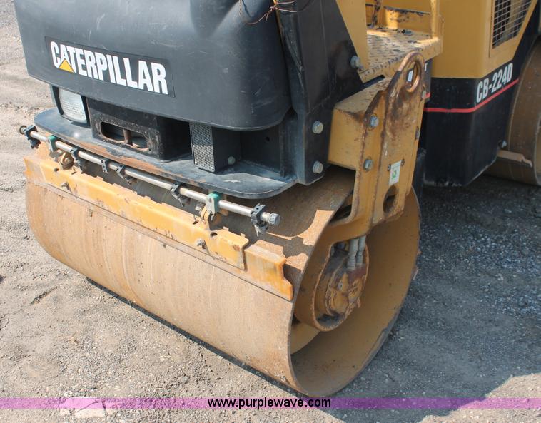 image for item I8215 2002 Caterpillar CB-224D articulated vibratory smooth drum roller