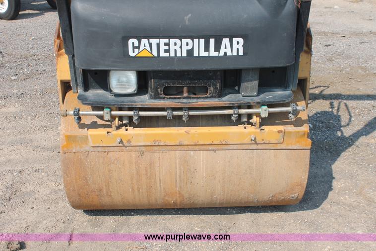 image for item I8215 2002 Caterpillar CB-224D articulated vibratory smooth drum roller