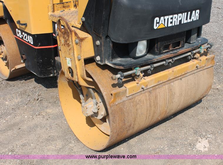 image for item I8215 2002 Caterpillar CB-224D articulated vibratory smooth drum roller