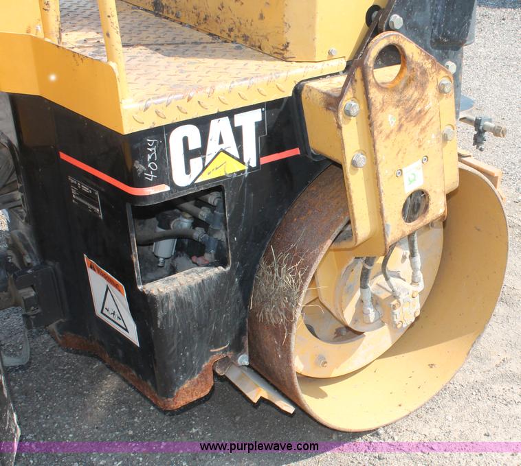 image for item I8215 2002 Caterpillar CB-224D articulated vibratory smooth drum roller