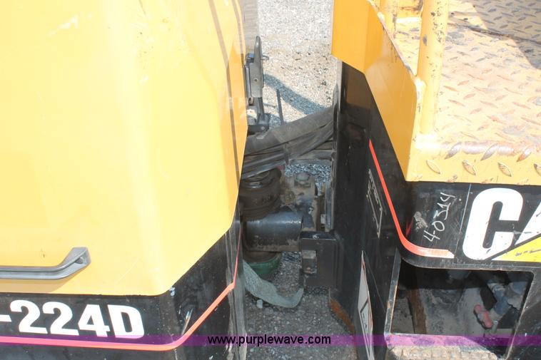 image for item I8215 2002 Caterpillar CB-224D articulated vibratory smooth drum roller