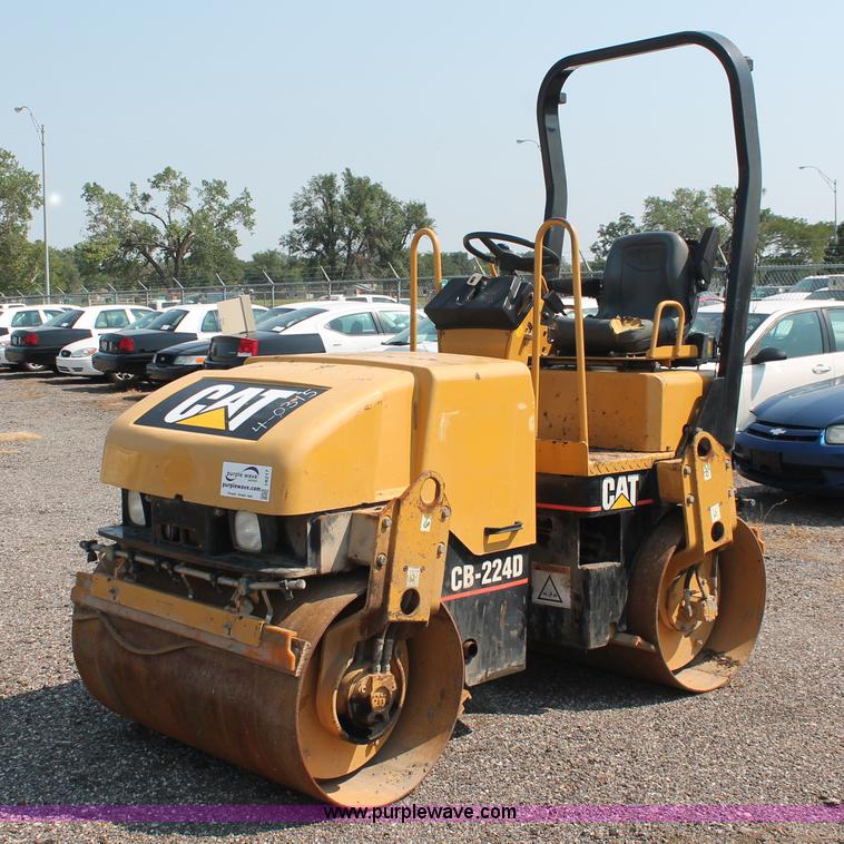 image for item I8217 2002 Caterpillar CB-224D articulated vibratory smooth drum roller