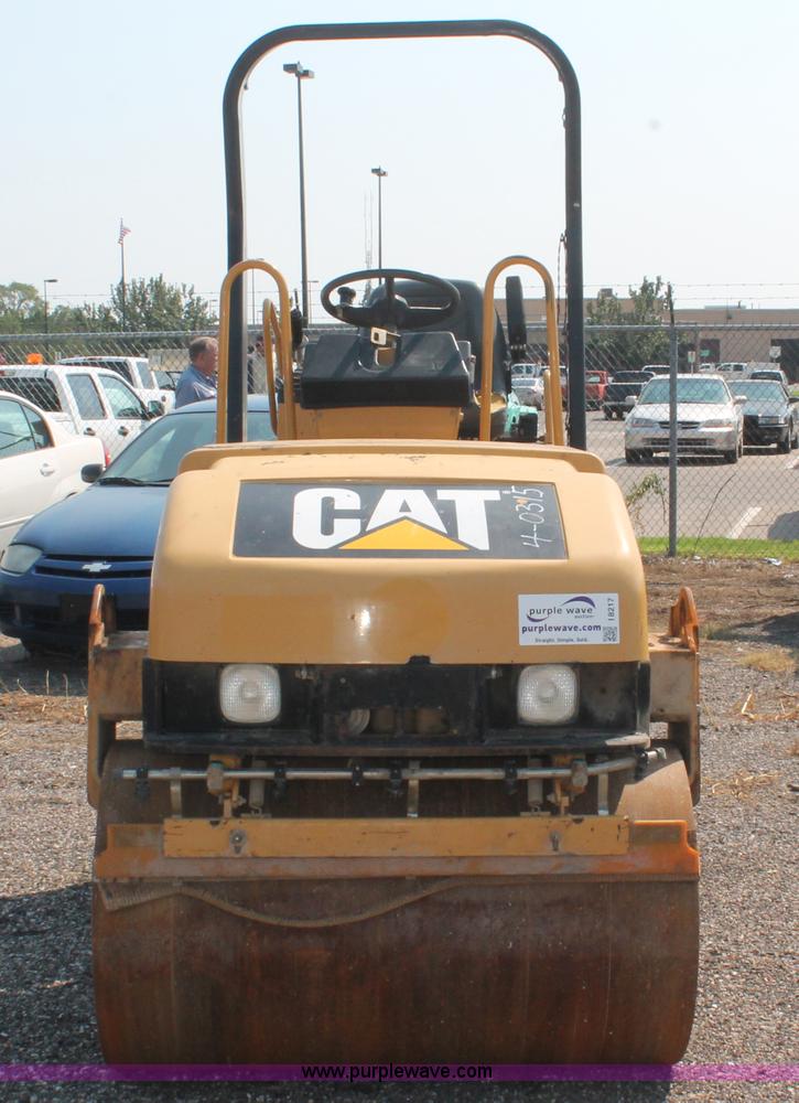 image for item I8217 2002 Caterpillar CB-224D articulated vibratory smooth drum roller