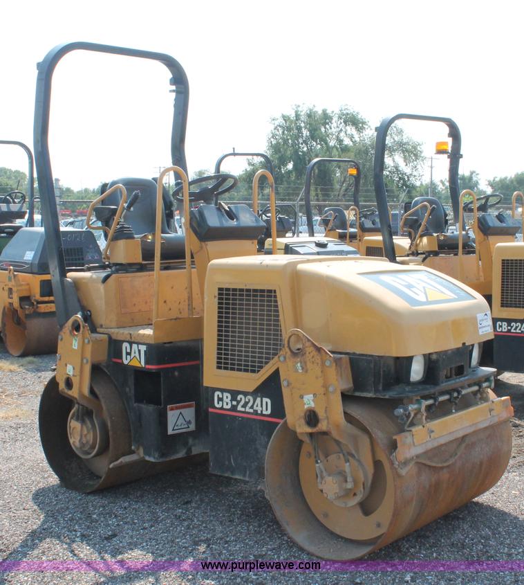 image for item I8217 2002 Caterpillar CB-224D articulated vibratory smooth drum roller
