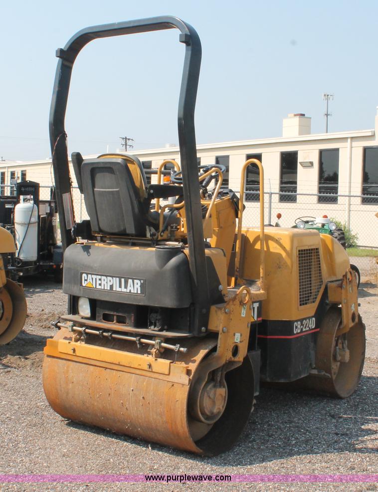 image for item I8217 2002 Caterpillar CB-224D articulated vibratory smooth drum roller