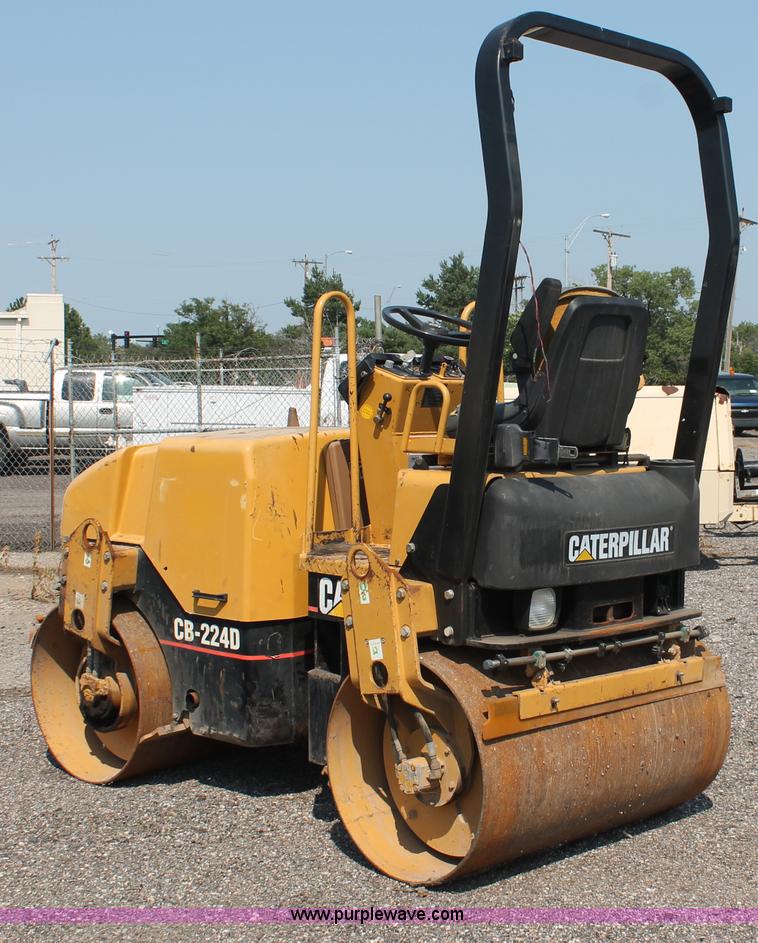 image for item I8217 2002 Caterpillar CB-224D articulated vibratory smooth drum roller