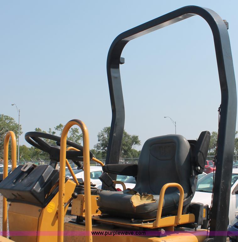 image for item I8217 2002 Caterpillar CB-224D articulated vibratory smooth drum roller