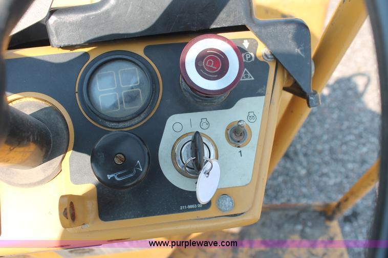 image for item I8217 2002 Caterpillar CB-224D articulated vibratory smooth drum roller