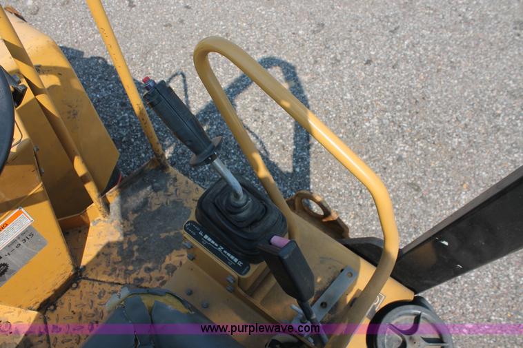 image for item I8217 2002 Caterpillar CB-224D articulated vibratory smooth drum roller