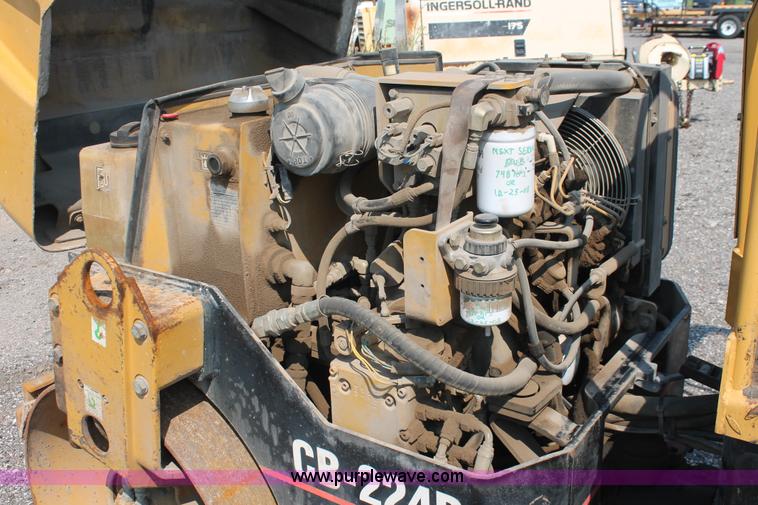 image for item I8217 2002 Caterpillar CB-224D articulated vibratory smooth drum roller