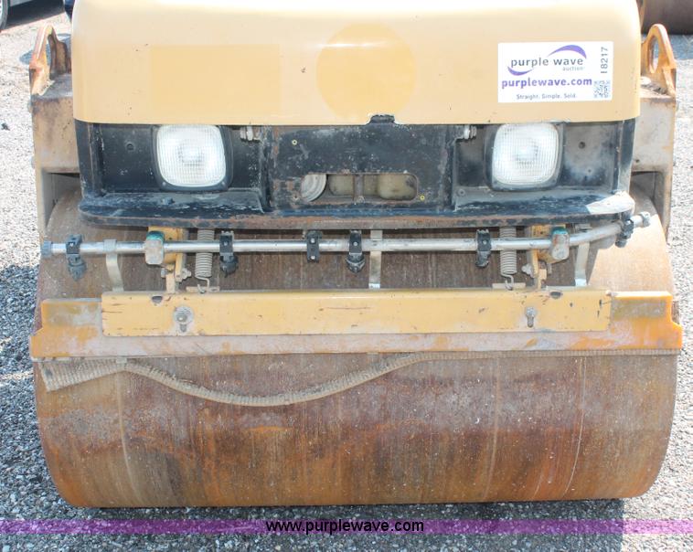 image for item I8217 2002 Caterpillar CB-224D articulated vibratory smooth drum roller