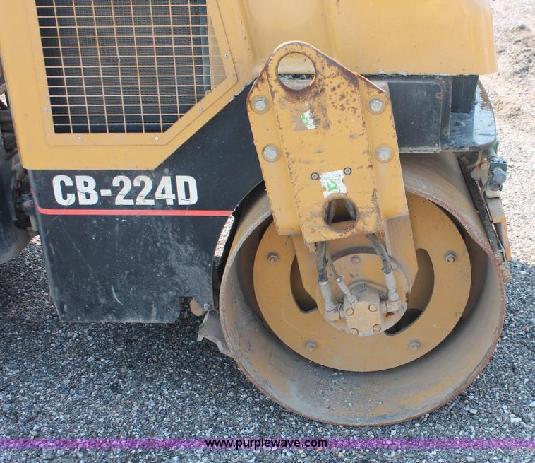 image for item I8217 2002 Caterpillar CB-224D articulated vibratory smooth drum roller