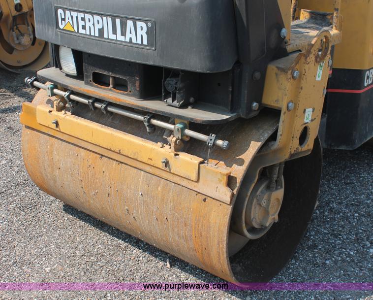 image for item I8217 2002 Caterpillar CB-224D articulated vibratory smooth drum roller