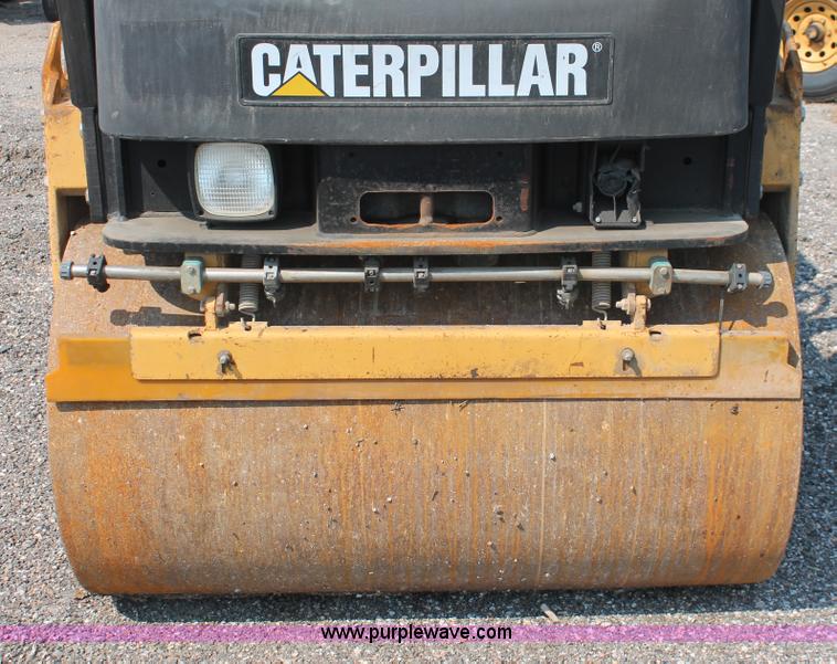 image for item I8217 2002 Caterpillar CB-224D articulated vibratory smooth drum roller