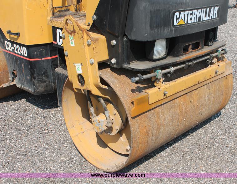 image for item I8217 2002 Caterpillar CB-224D articulated vibratory smooth drum roller