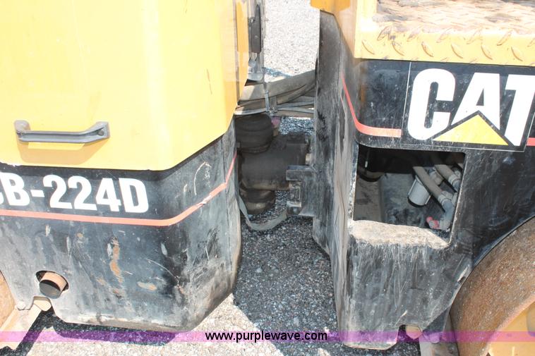 image for item I8217 2002 Caterpillar CB-224D articulated vibratory smooth drum roller