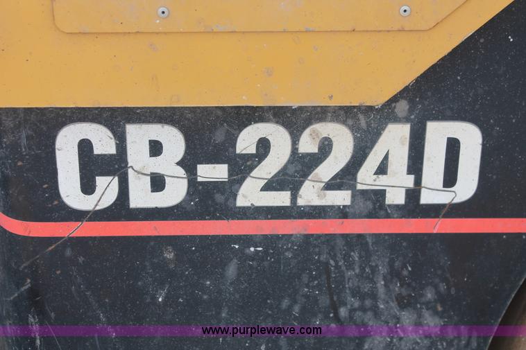 image for item I8217 2002 Caterpillar CB-224D articulated vibratory smooth drum roller