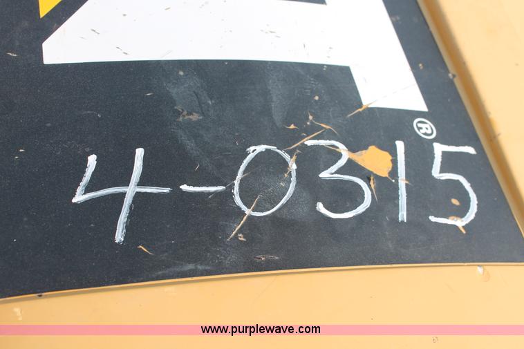 image for item I8217 2002 Caterpillar CB-224D articulated vibratory smooth drum roller