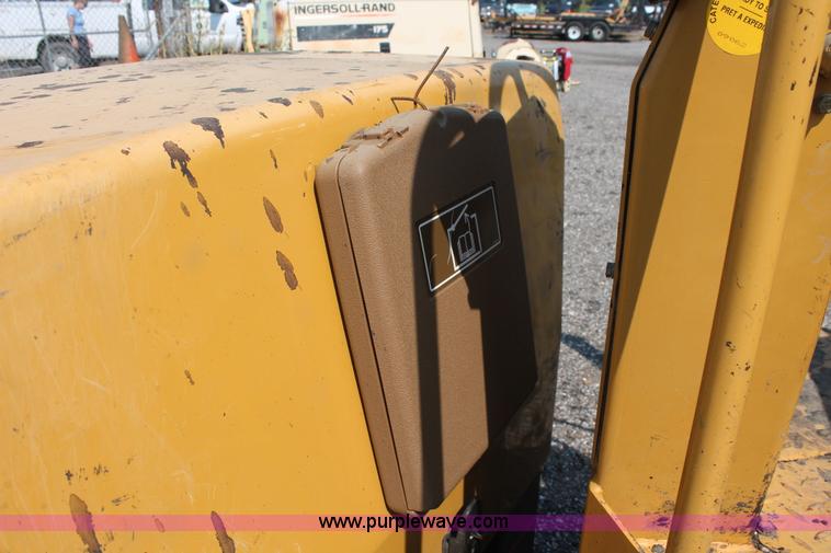 image for item I8217 2002 Caterpillar CB-224D articulated vibratory smooth drum roller