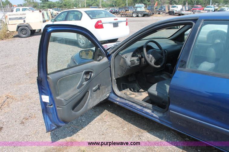 image for item I8218 2004 Chevrolet Cavalier