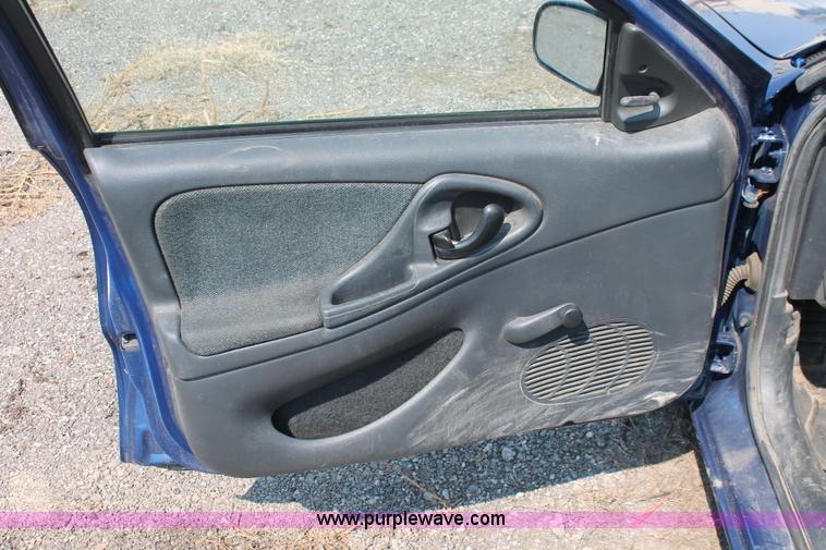 image for item I8218 2004 Chevrolet Cavalier