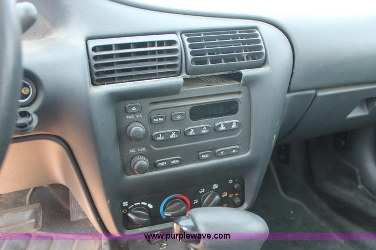 image for item I8218 2004 Chevrolet Cavalier