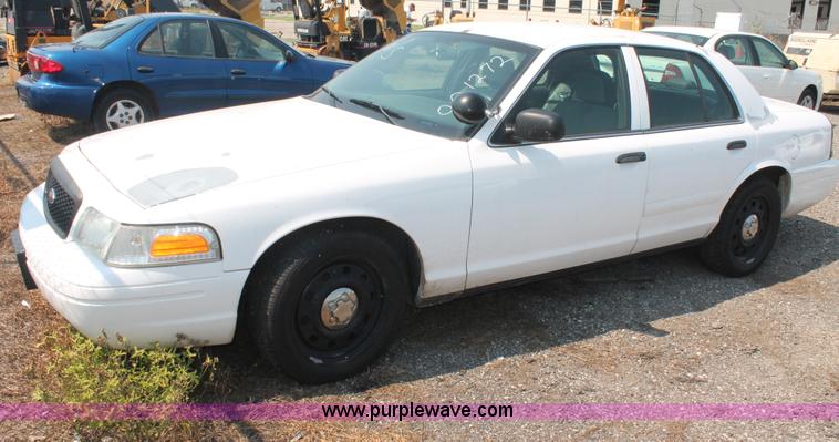 image for item I8219 2006 Ford Crown Victoria Police Interceptor