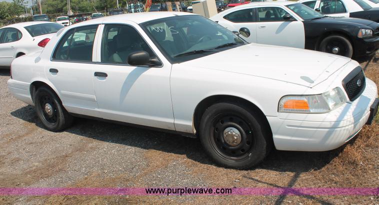 image for item I8219 2006 Ford Crown Victoria Police Interceptor