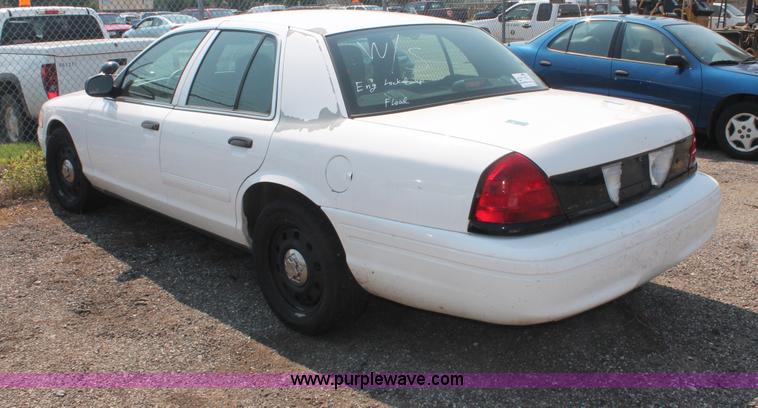 image for item I8219 2006 Ford Crown Victoria Police Interceptor