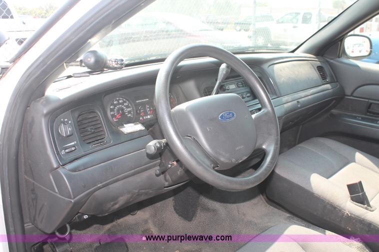 image for item I8219 2006 Ford Crown Victoria Police Interceptor