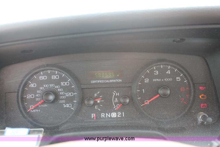 image for item I8219 2006 Ford Crown Victoria Police Interceptor
