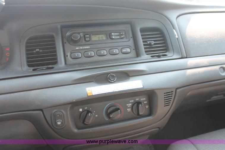 image for item I8219 2006 Ford Crown Victoria Police Interceptor