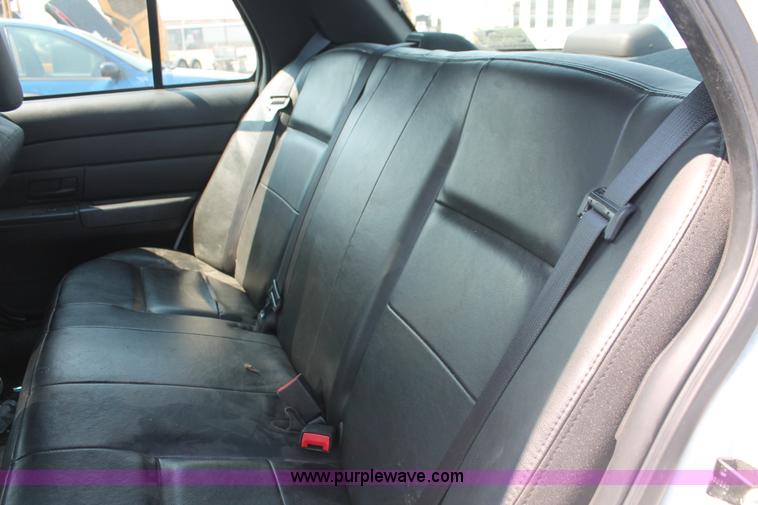 image for item I8219 2006 Ford Crown Victoria Police Interceptor