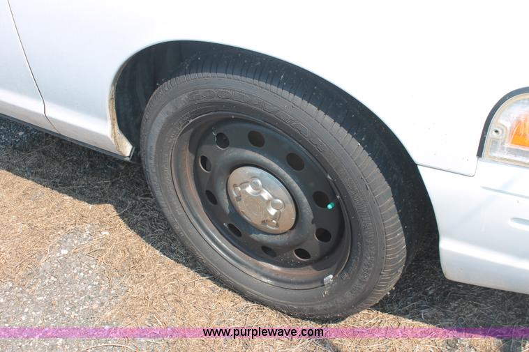 image for item I8219 2006 Ford Crown Victoria Police Interceptor