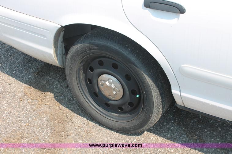 image for item I8219 2006 Ford Crown Victoria Police Interceptor